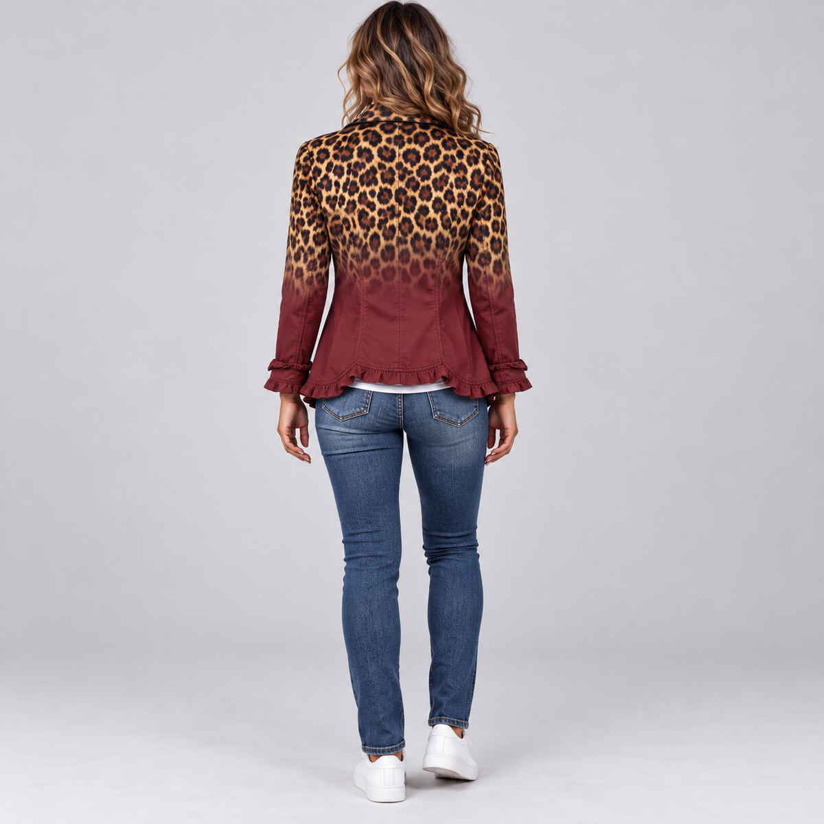 Blazer de mujer en mezcla de algodón con volantes y doble botonadura