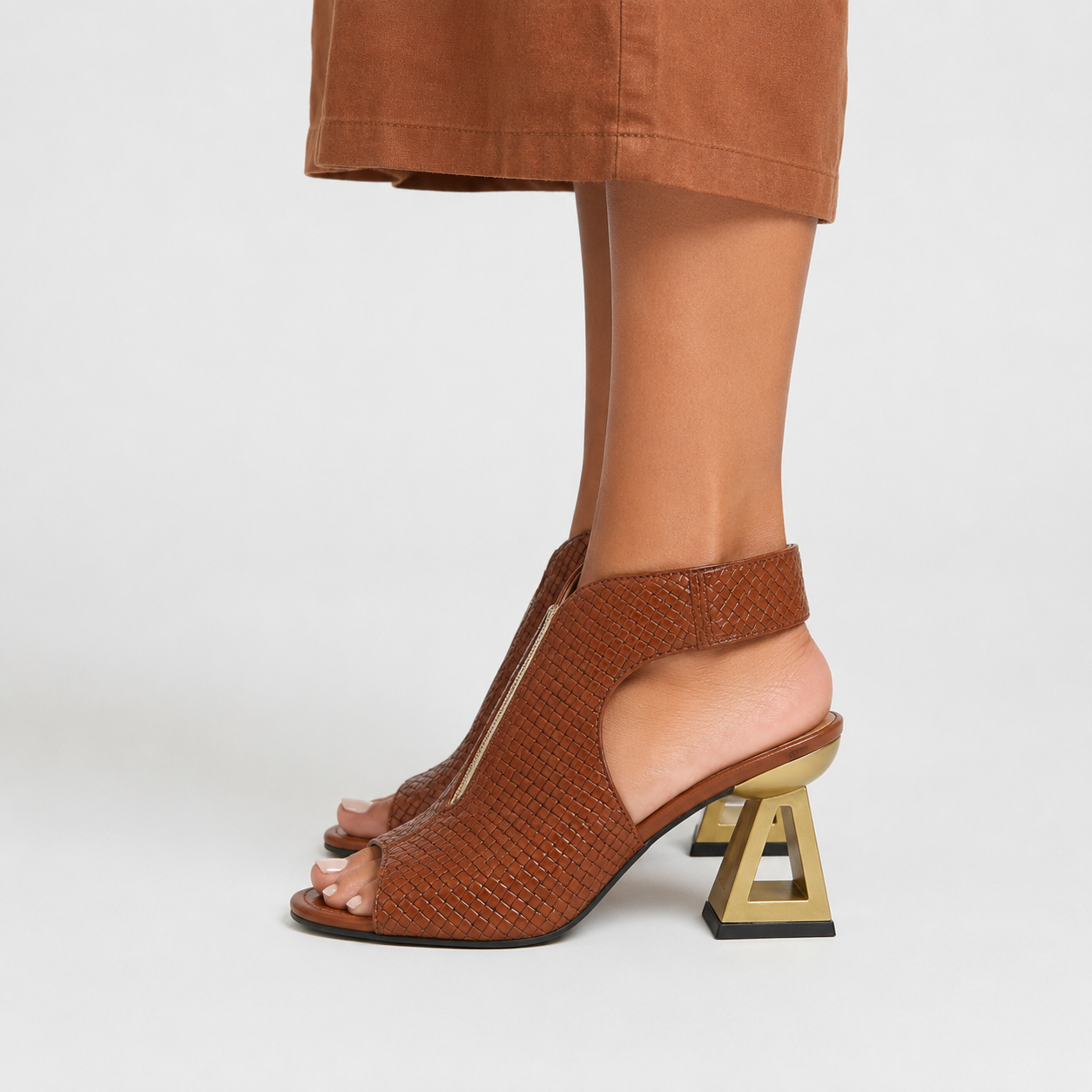 TACONES GEOMÉTRICOS PARA MUJERES