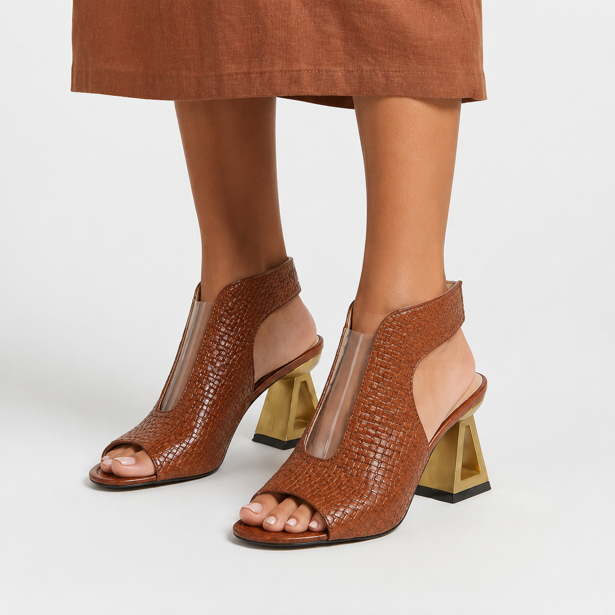 TACONES GEOMÉTRICOS PARA MUJERES