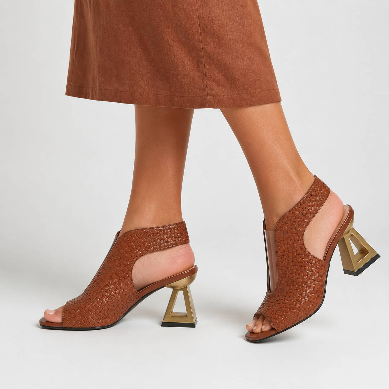TACONES GEOMÉTRICOS PARA MUJERES