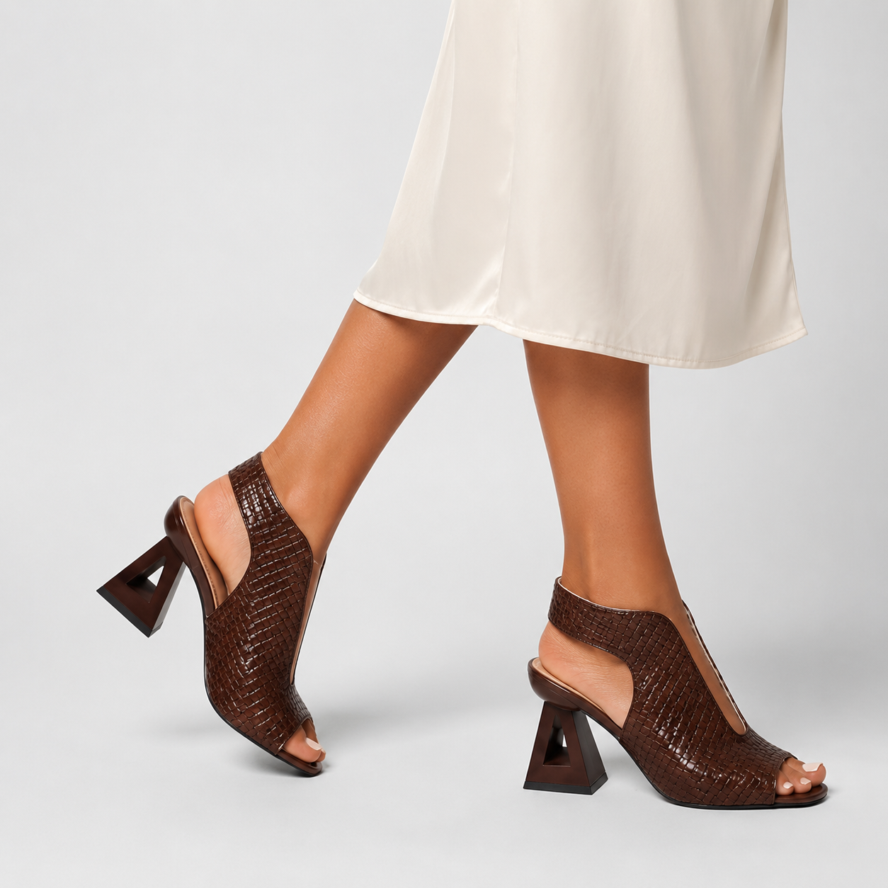 TACONES GEOMÉTRICOS PARA MUJERES