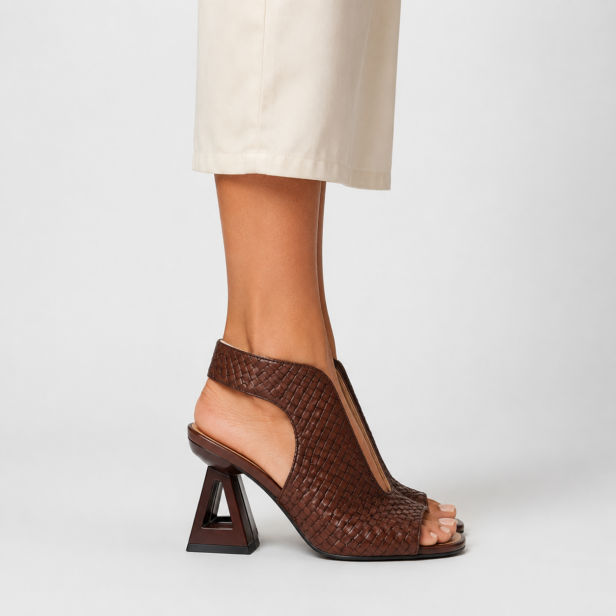TACONES GEOMÉTRICOS PARA MUJERES
