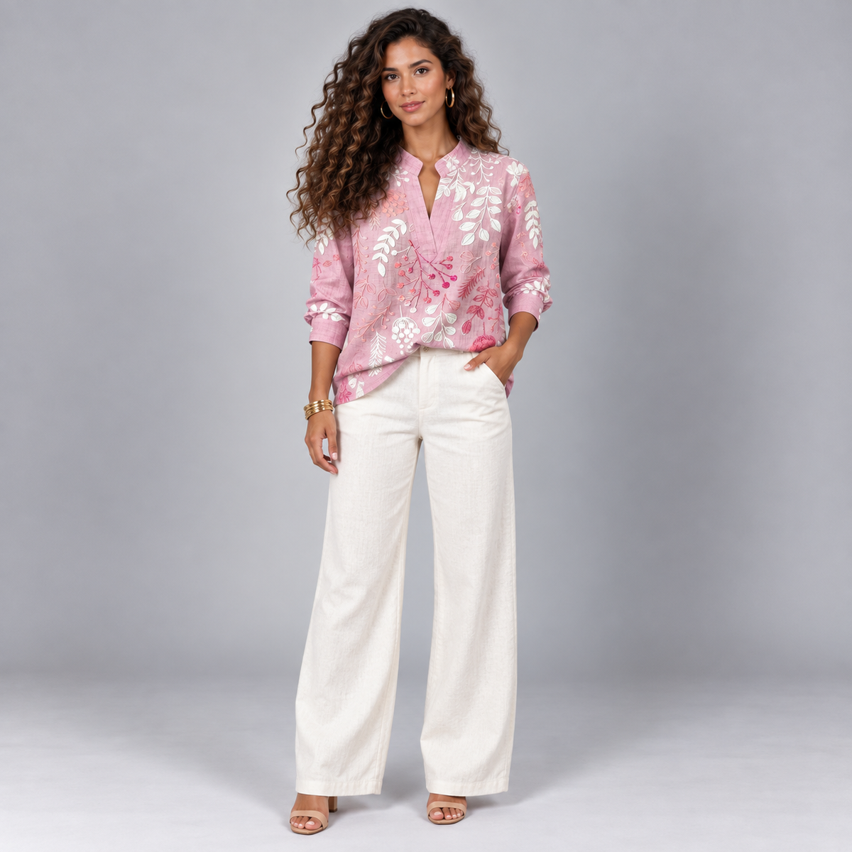 Blusa de mujer con estampado de flores y escote en V
