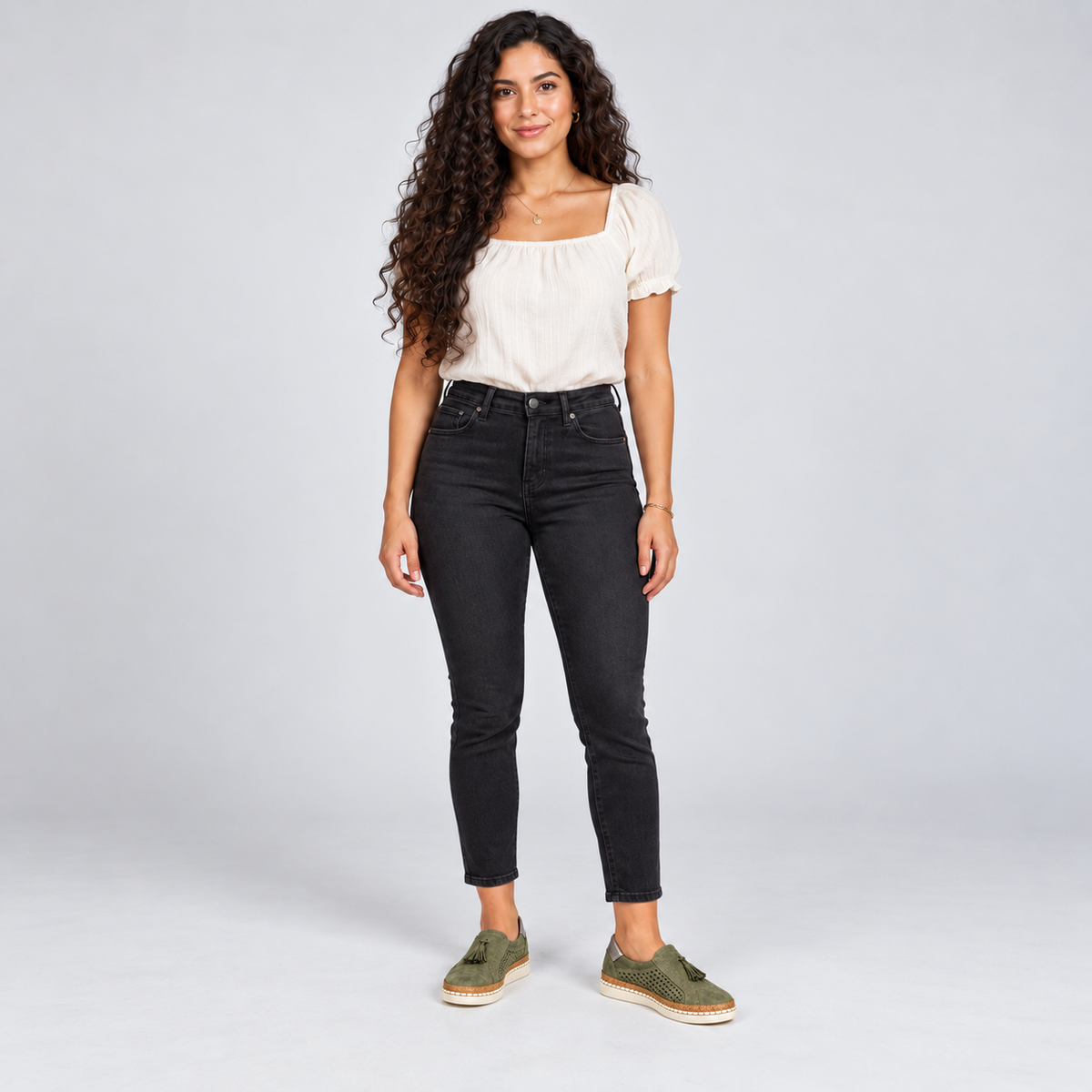 Mocasines de mujer con material superior perforado y borla