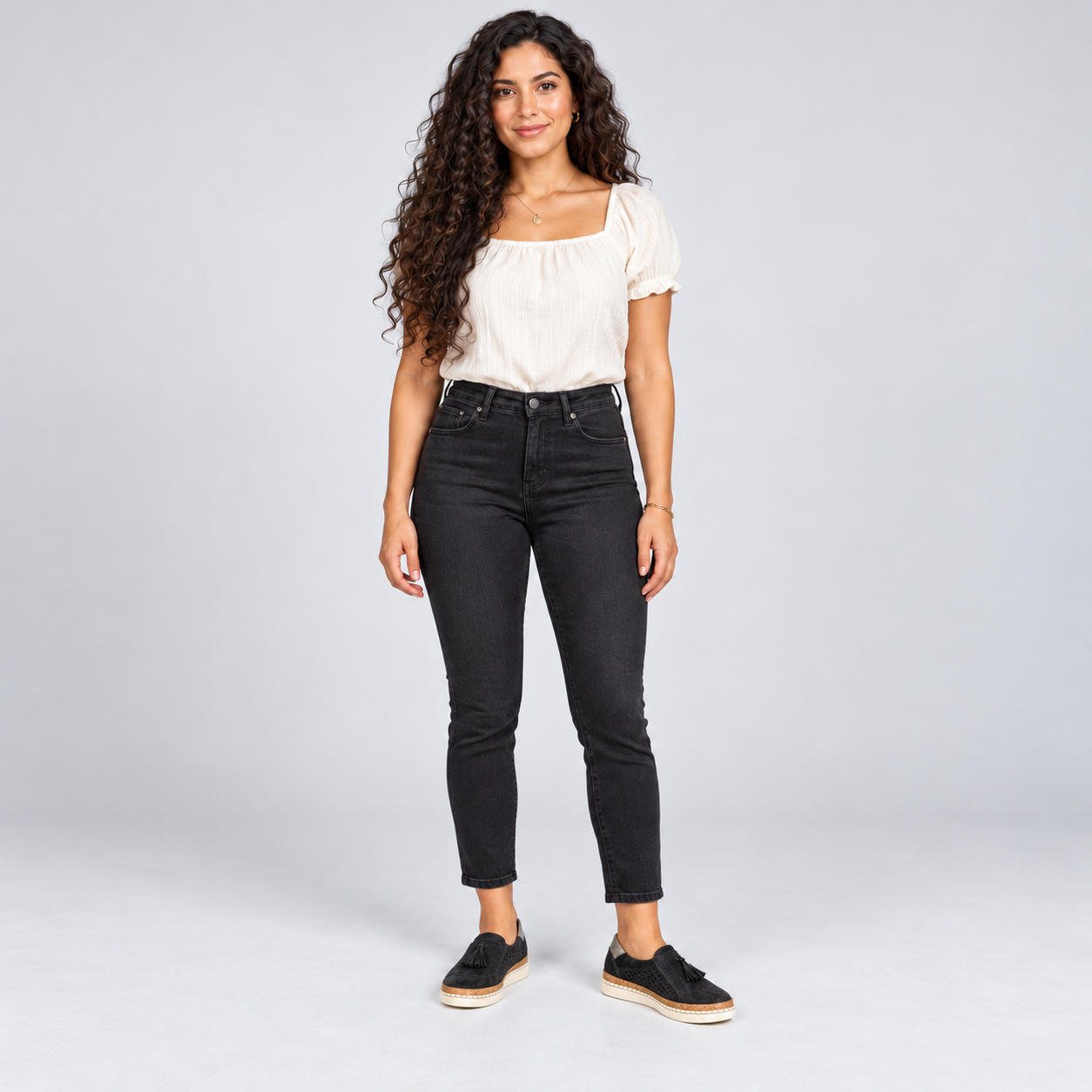 Mocasines de mujer con material superior perforado y borla