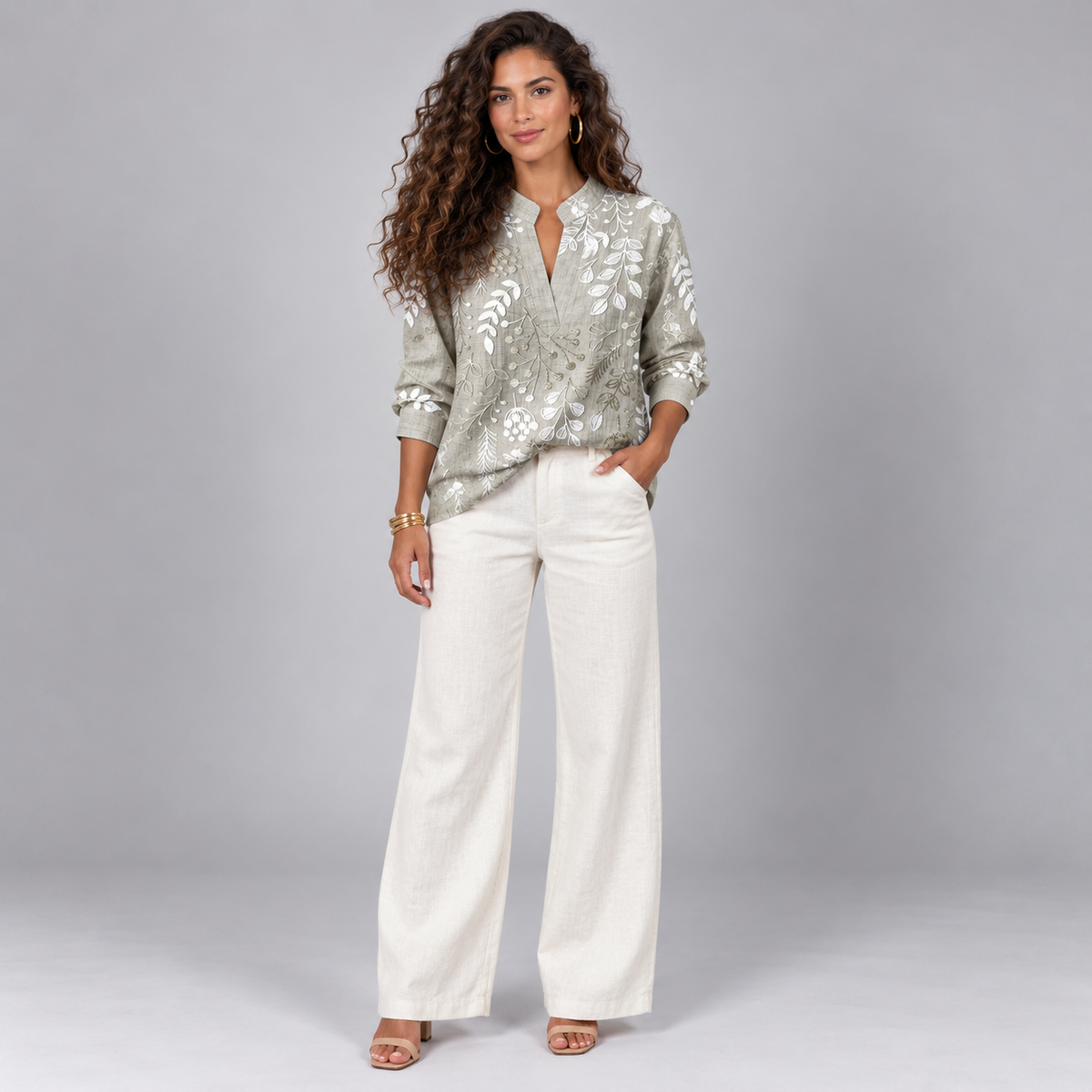 Blusa de mujer con estampado de flores y escote en V