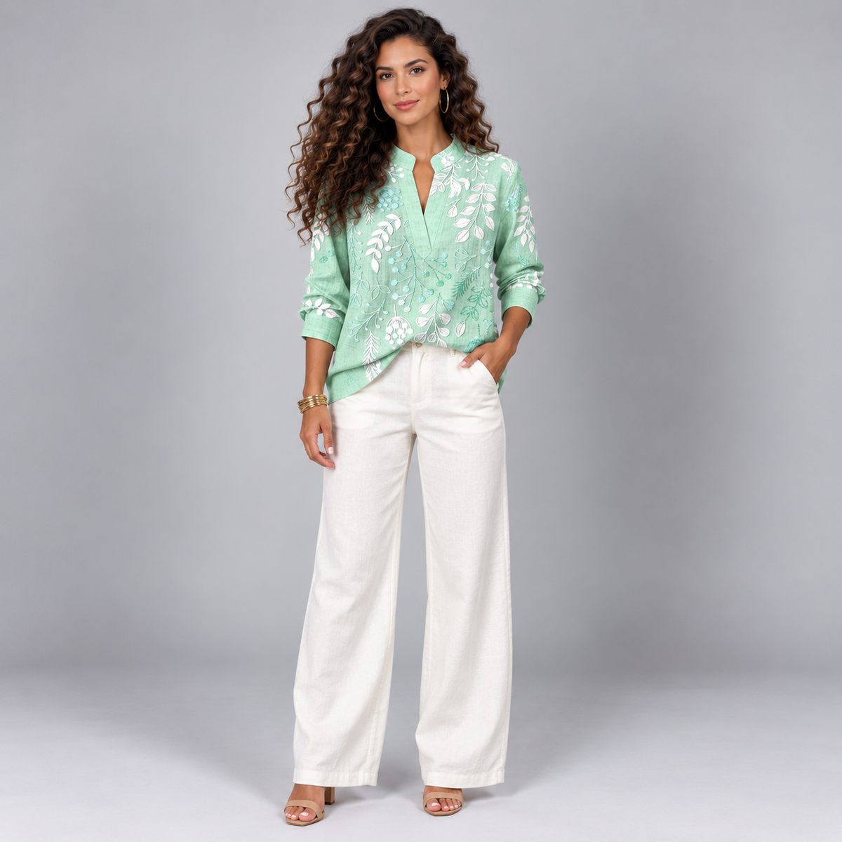 Blusa de mujer con estampado de flores y escote en V