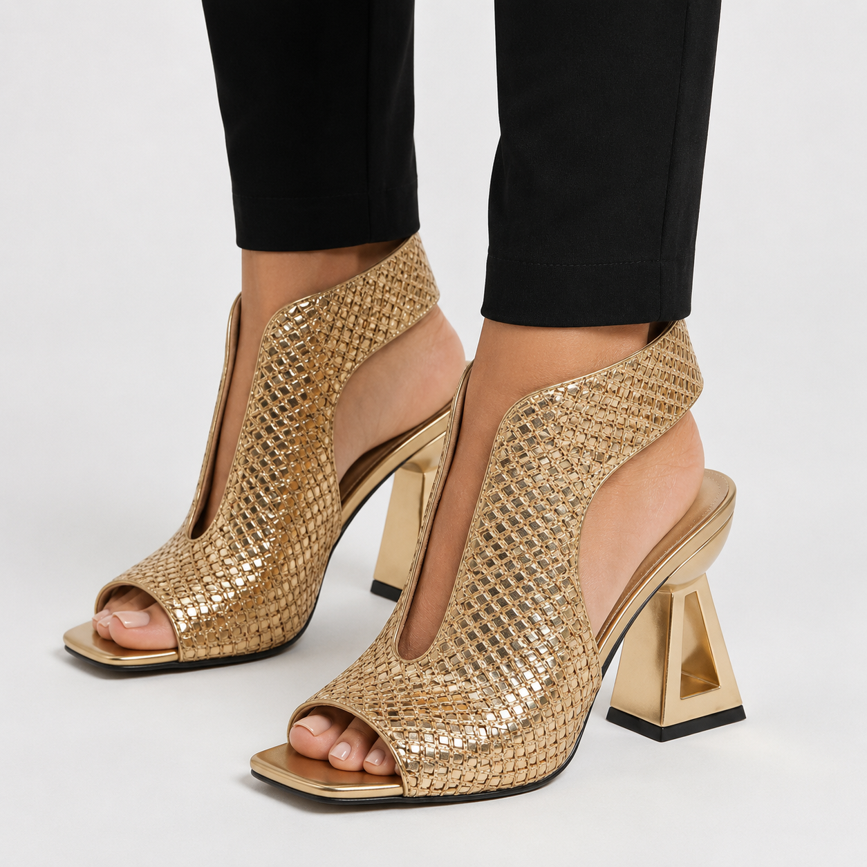 TACONES GEOMÉTRICOS PARA MUJERES