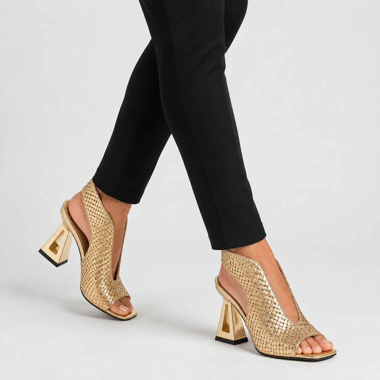 TACONES GEOMÉTRICOS PARA MUJERES