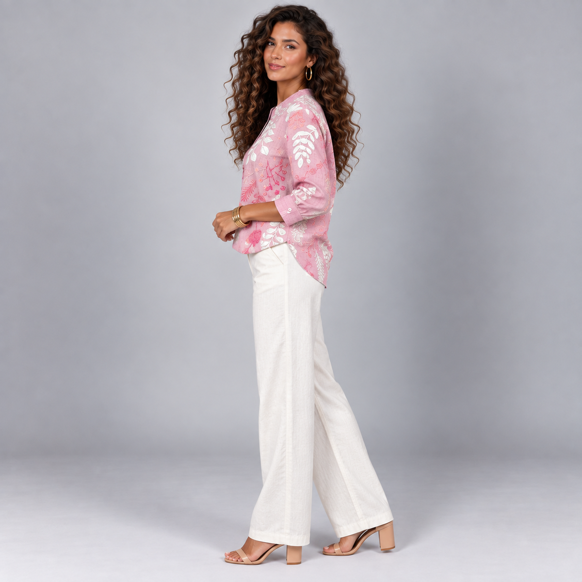 Blusa de mujer con estampado de flores y escote en V