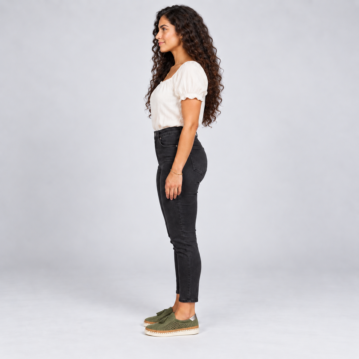 Mocasines de mujer con material superior perforado y borla