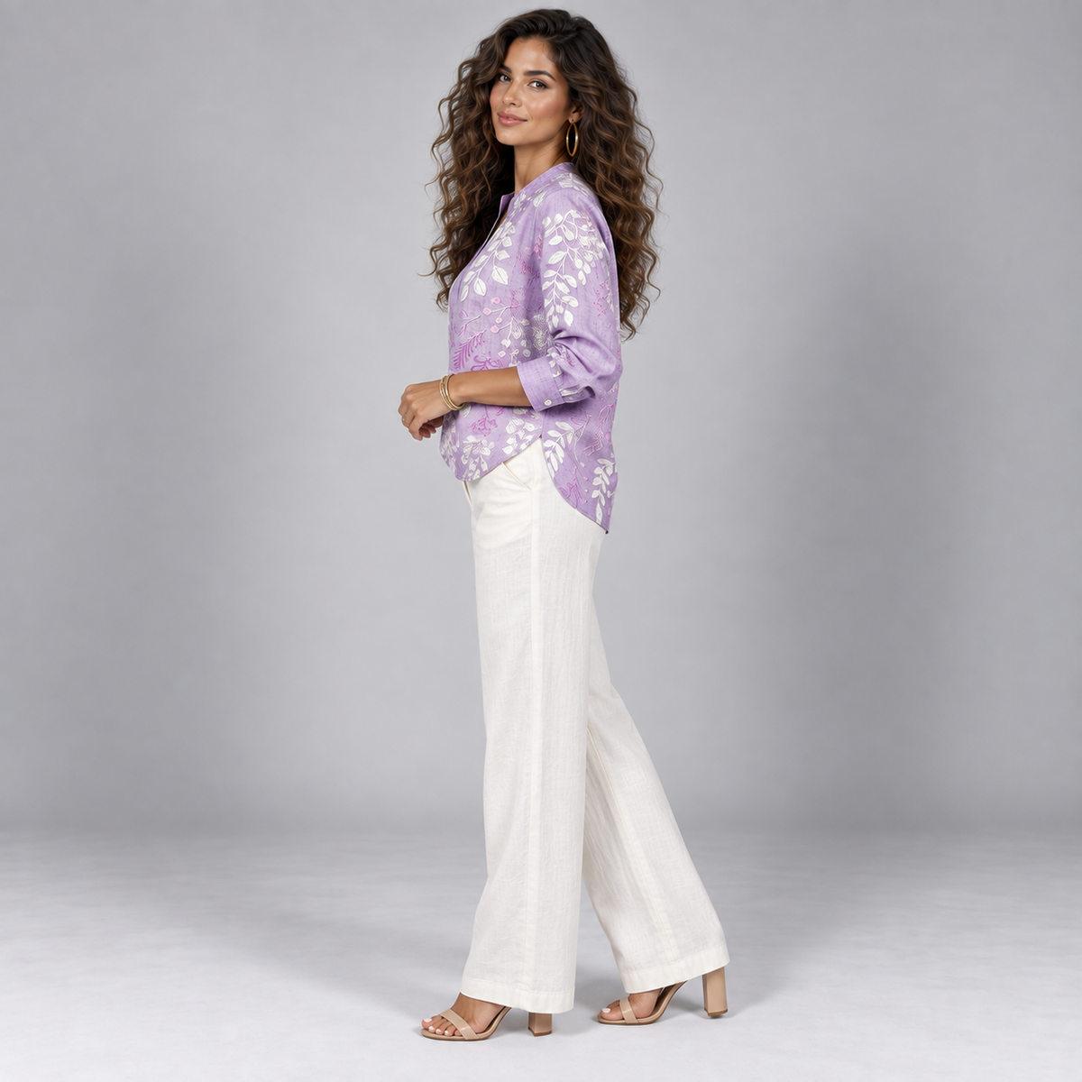 Blusa de mujer con estampado de flores y escote en V