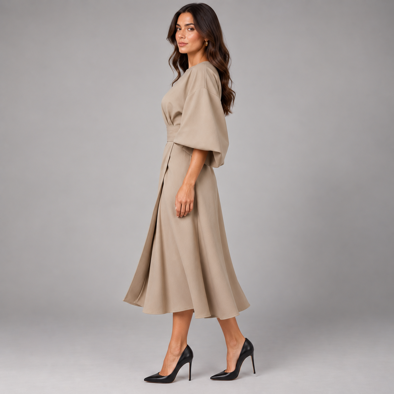 Vestido Maxi Entallado con Cordones en la Cintura | Beige Corte Ajustado | Manga Tres Cuartos para Cena y Eventos
