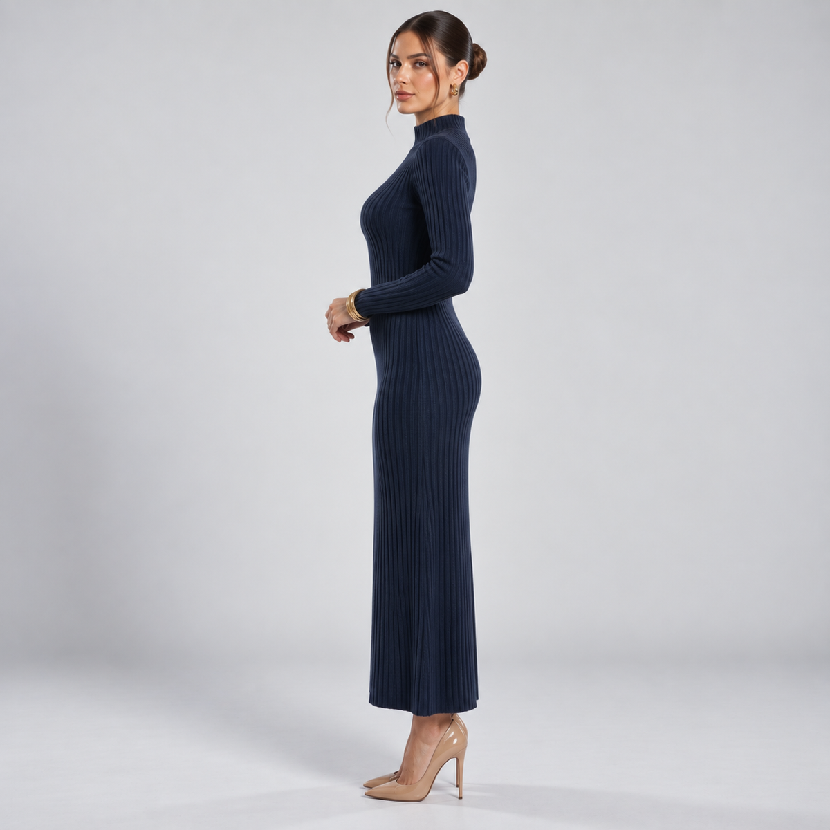 Vestido de Lana Merino con Cuello Alto y Escote en V | Manga Larga y Corte Fluido | Tejido 100 % Merino para Otoño e Invierno