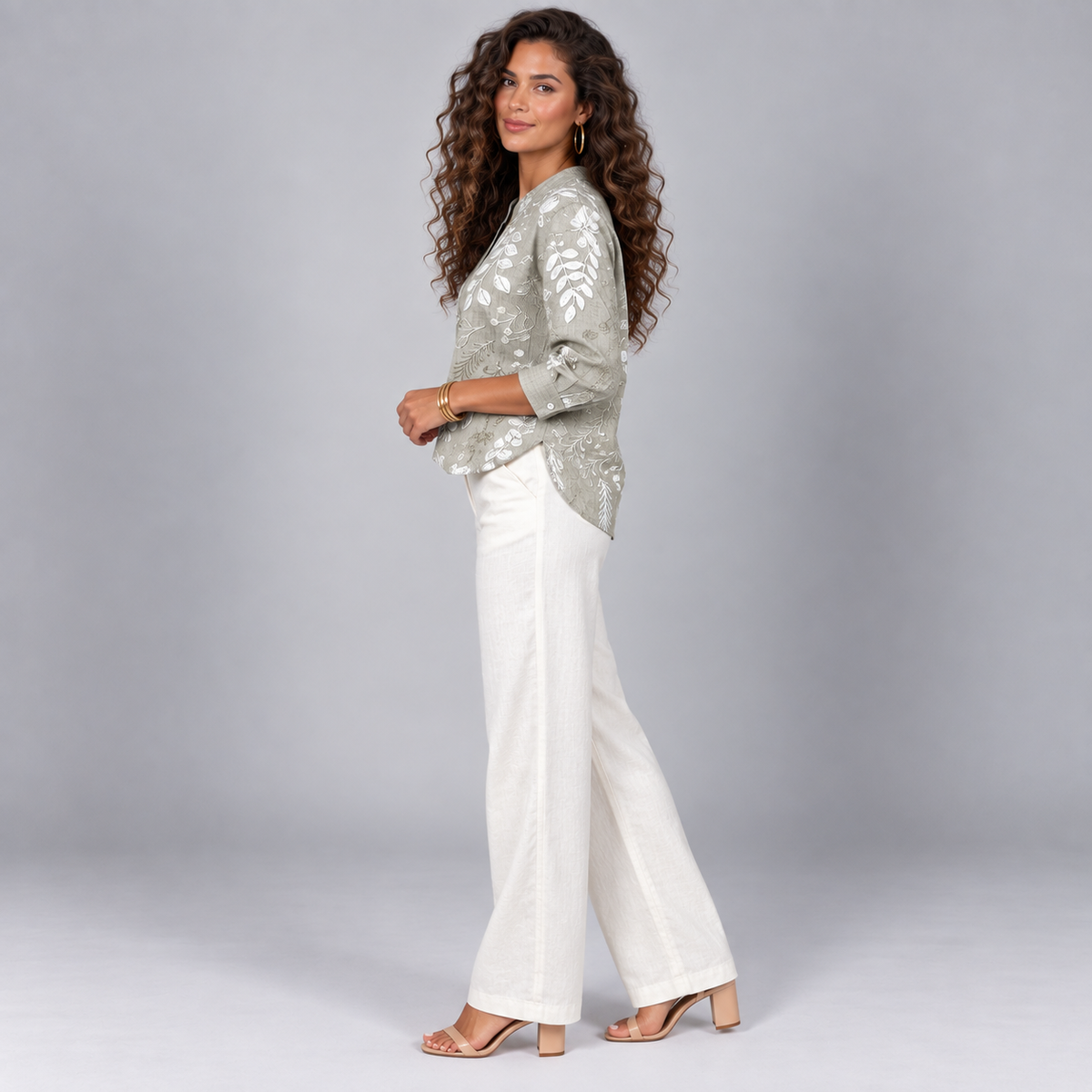 Blusa de mujer con estampado de flores y escote en V
