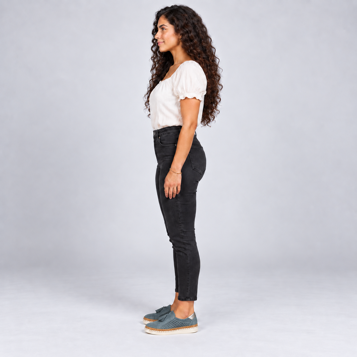 Mocasines de mujer con material superior perforado y borla
