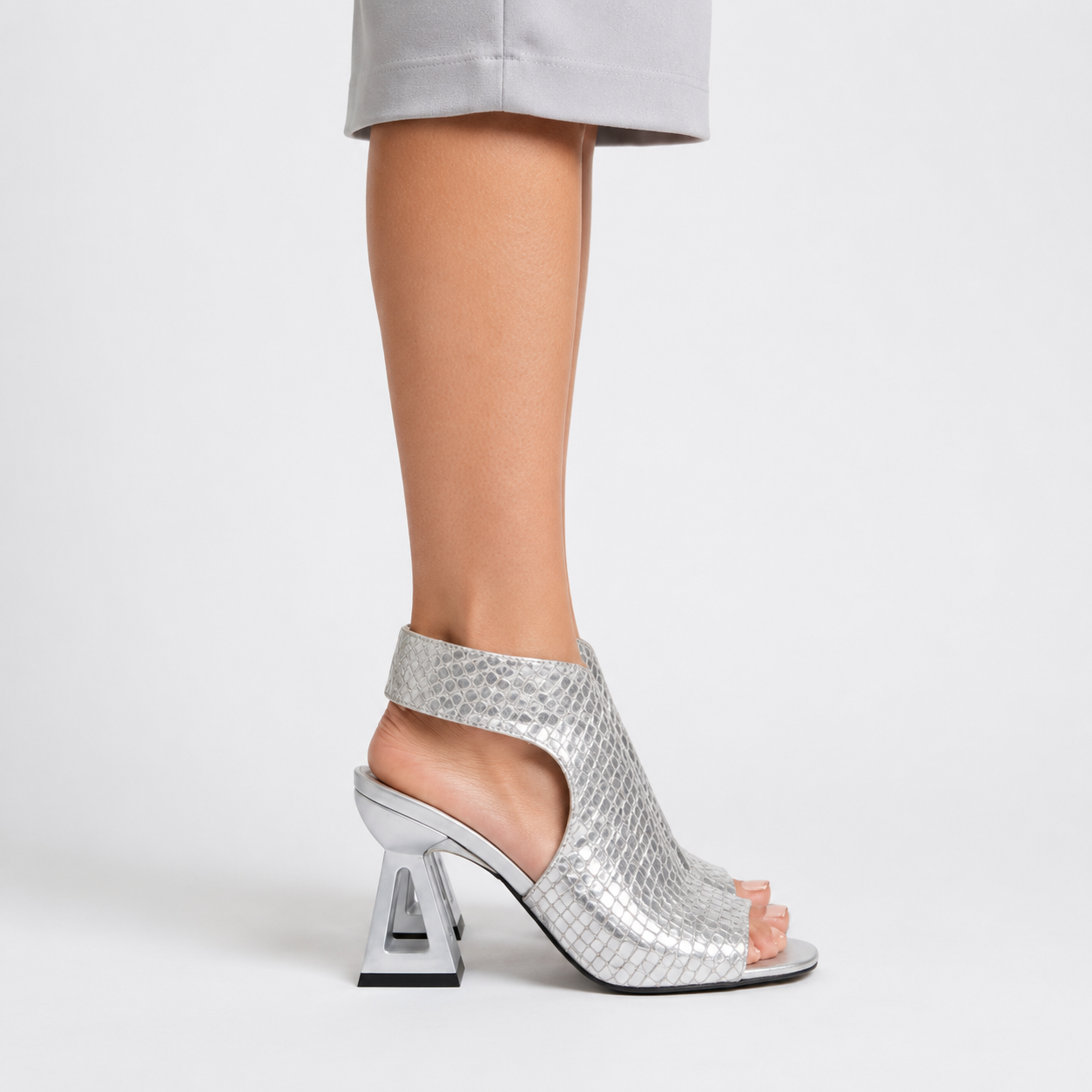 TACONES GEOMÉTRICOS PARA MUJERES