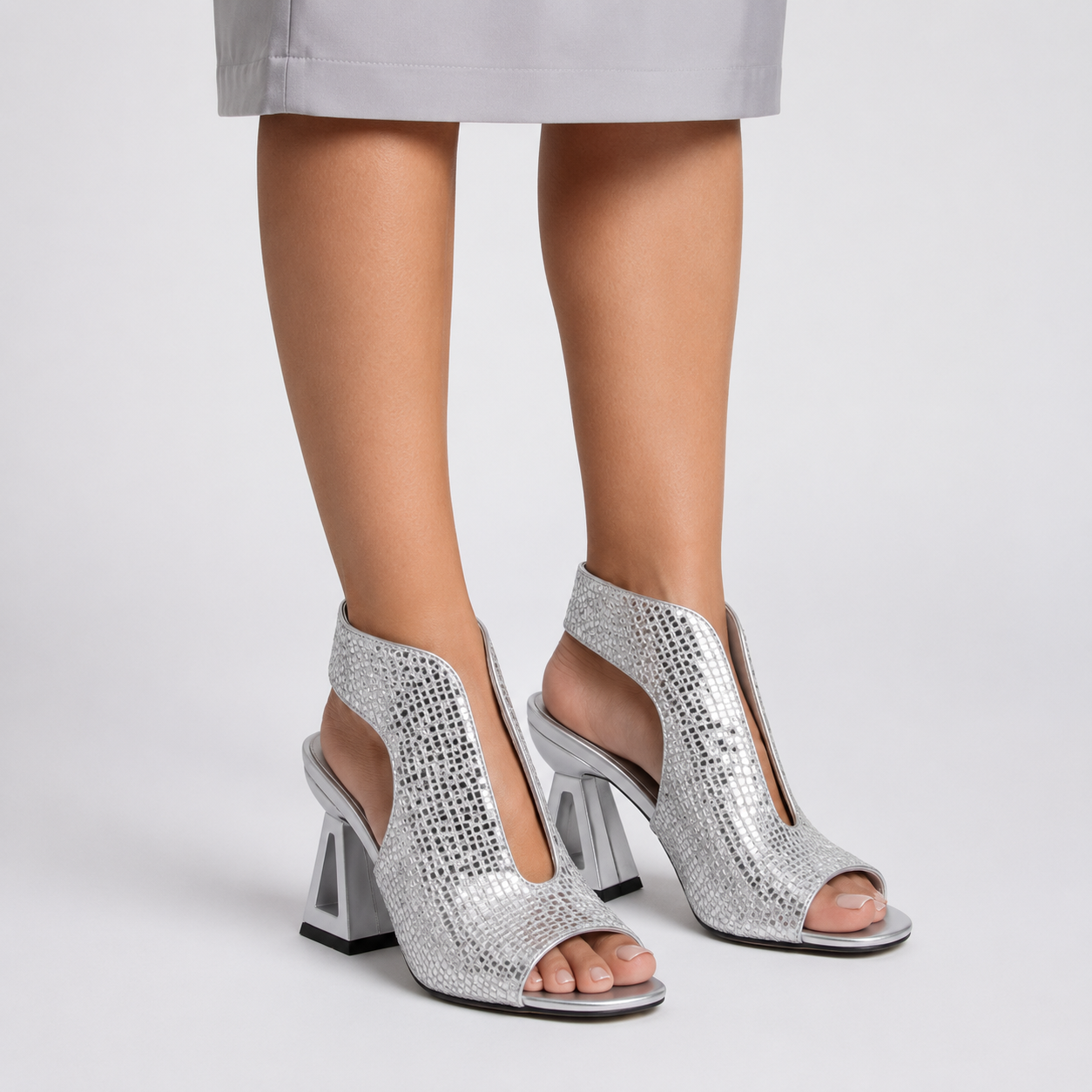 TACONES GEOMÉTRICOS PARA MUJERES