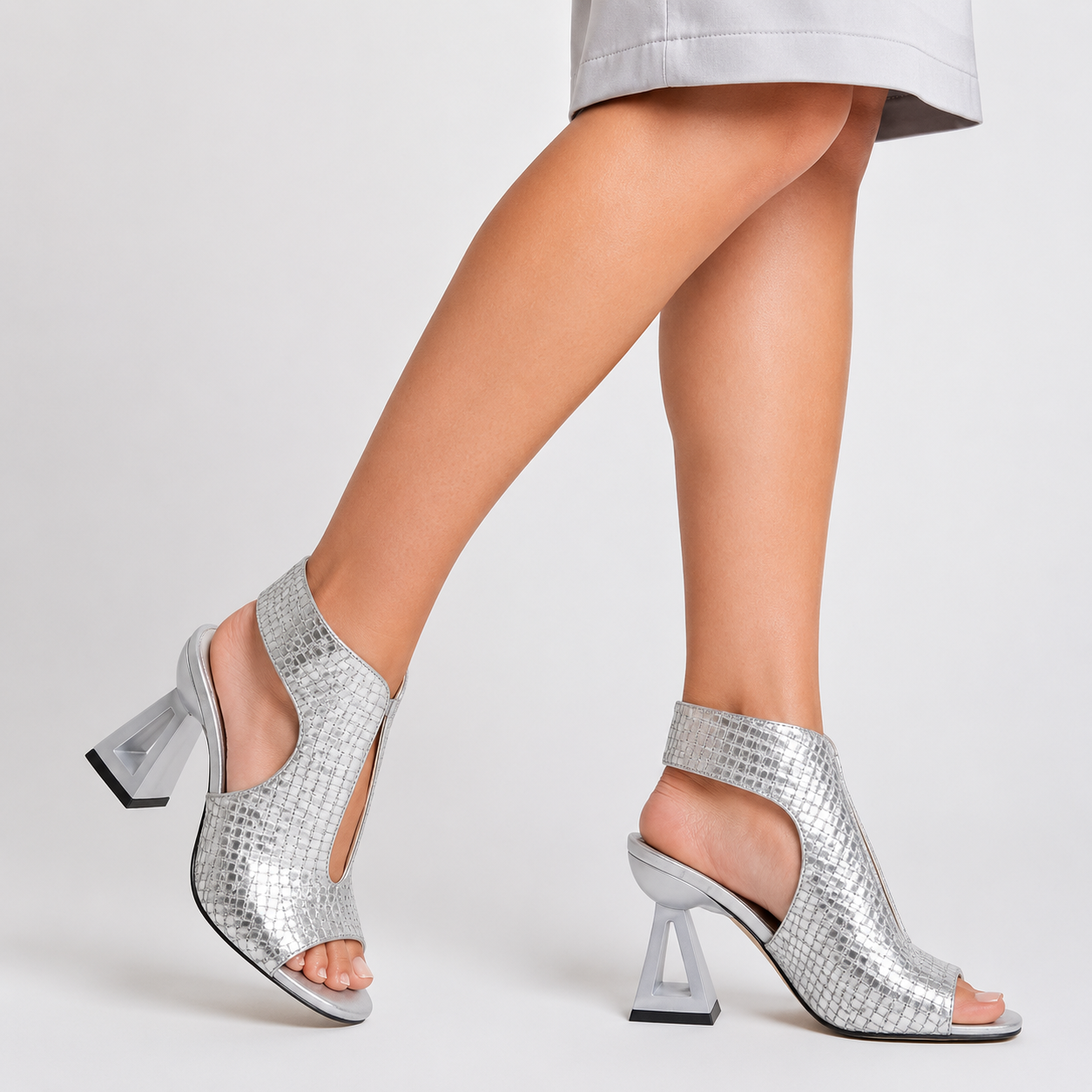 TACONES GEOMÉTRICOS PARA MUJERES