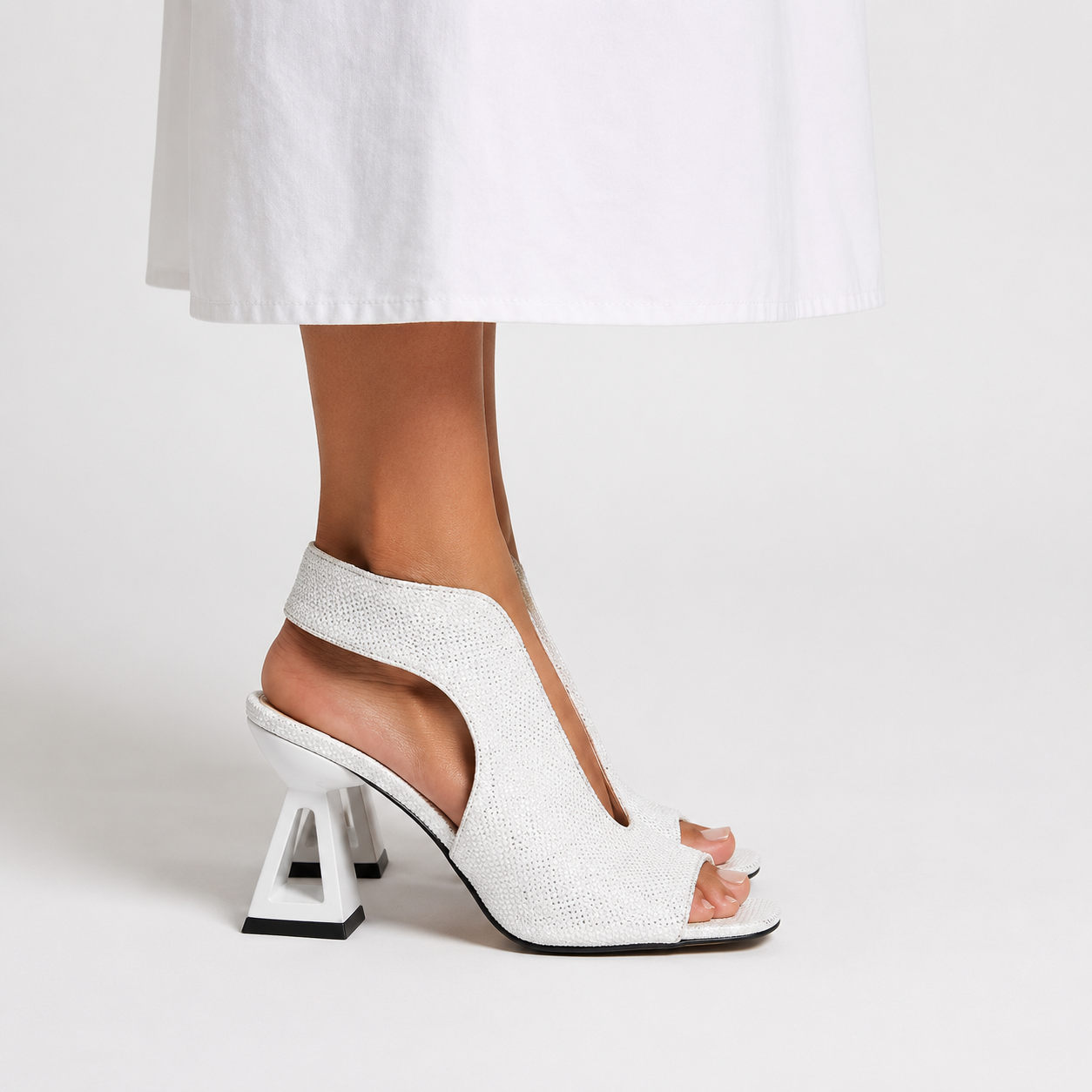 TACONES GEOMÉTRICOS PARA MUJERES