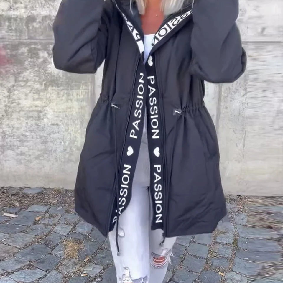 Abrigo de mujer de longitud media con ajuste de cintura regulable