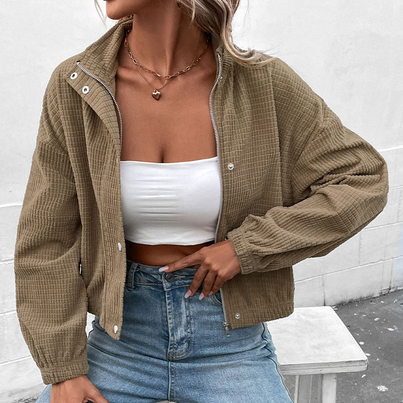 Chaqueta de mujer corta con textura gofrada