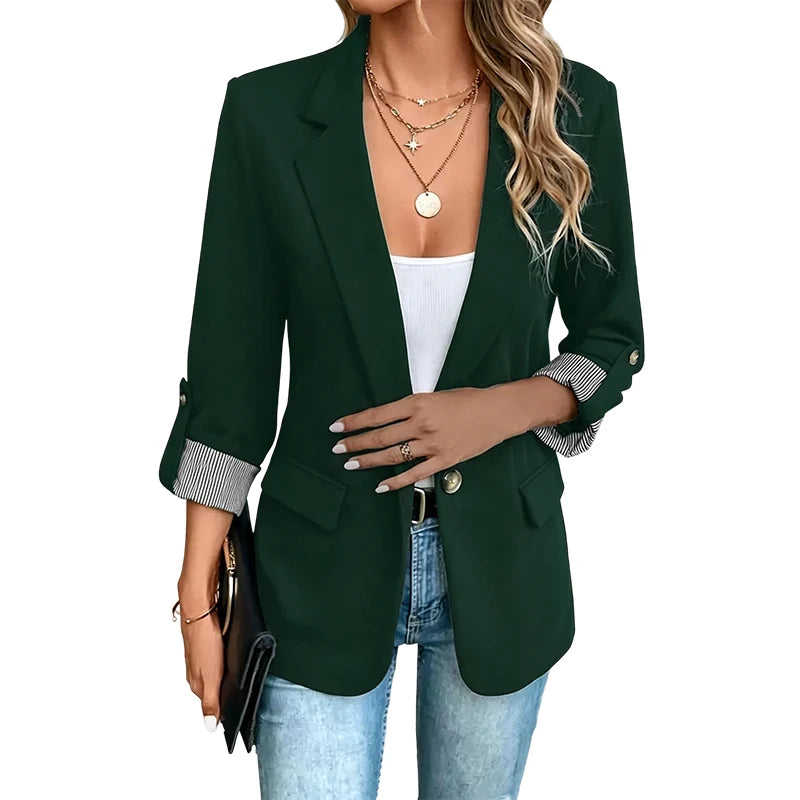 Blazer de mujer con corte entallado y solapa estrecha