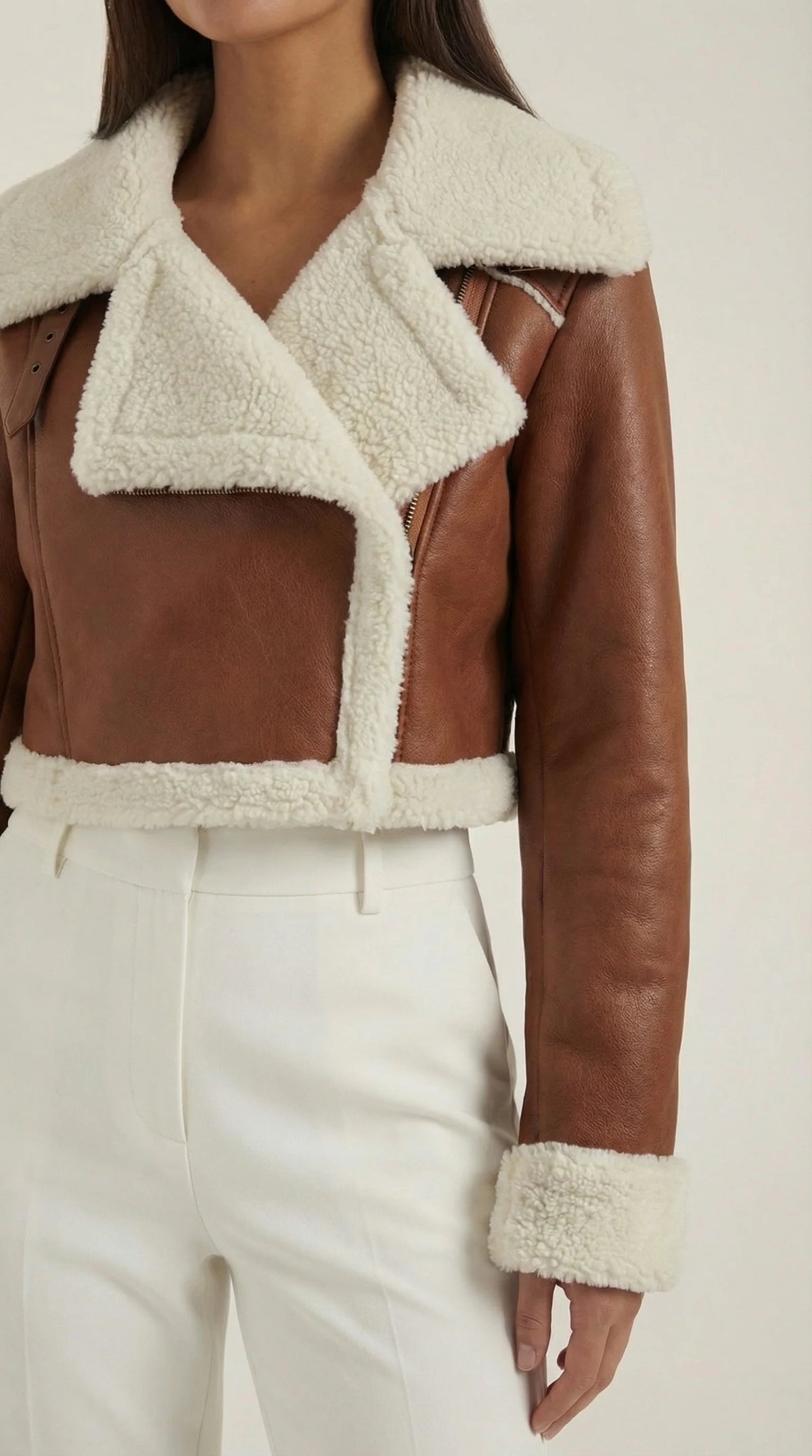 Chaqueta de mujer efecto piel con detalles de borreguito