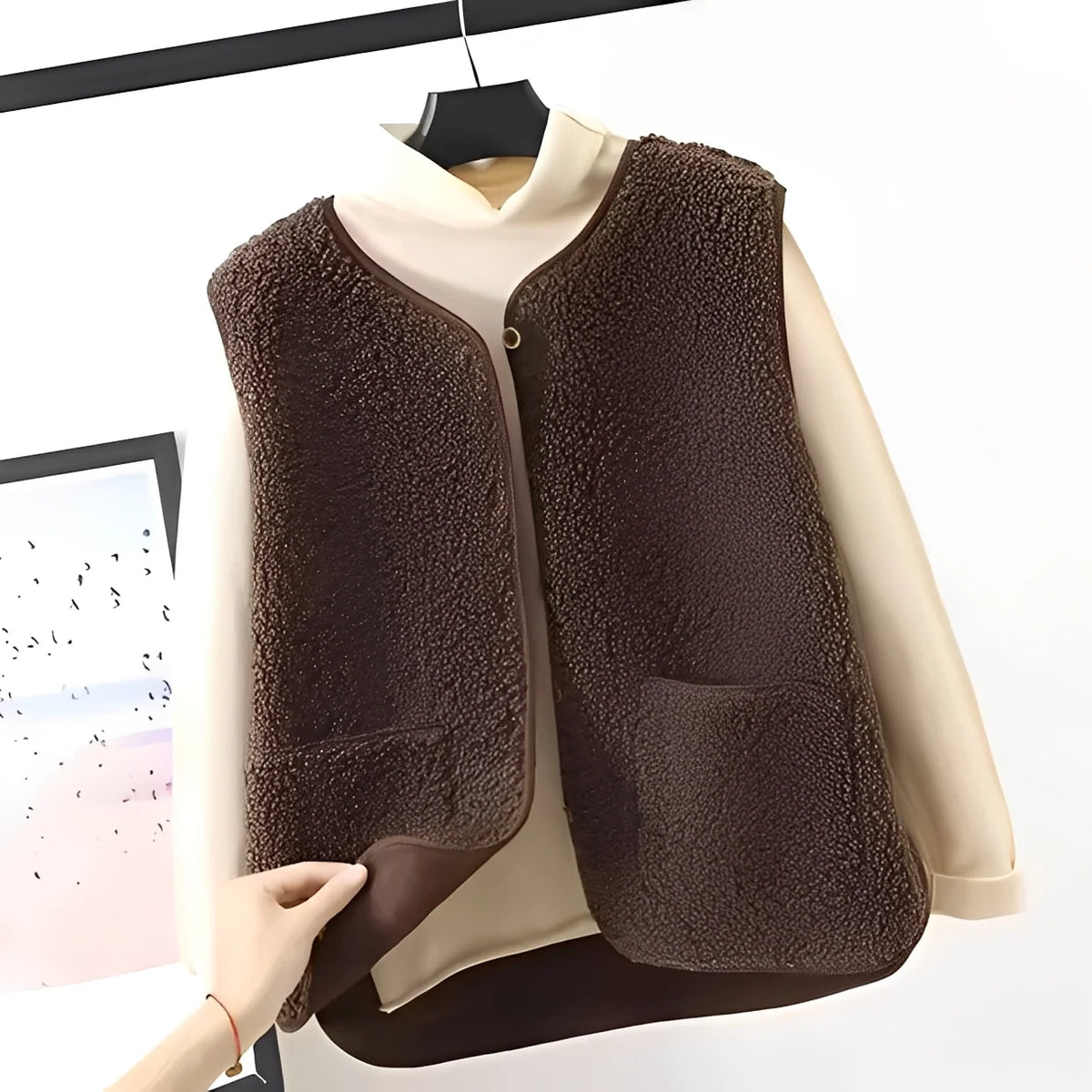 Chaleco para mujer con una llamativa textura de felpa