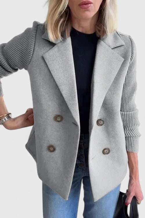Blazer de mujer con doble botonadura y mangas de canalé
