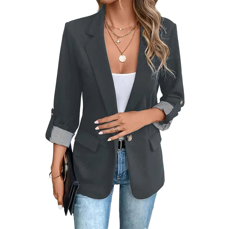 Blazer de mujer con corte entallado y solapa estrecha