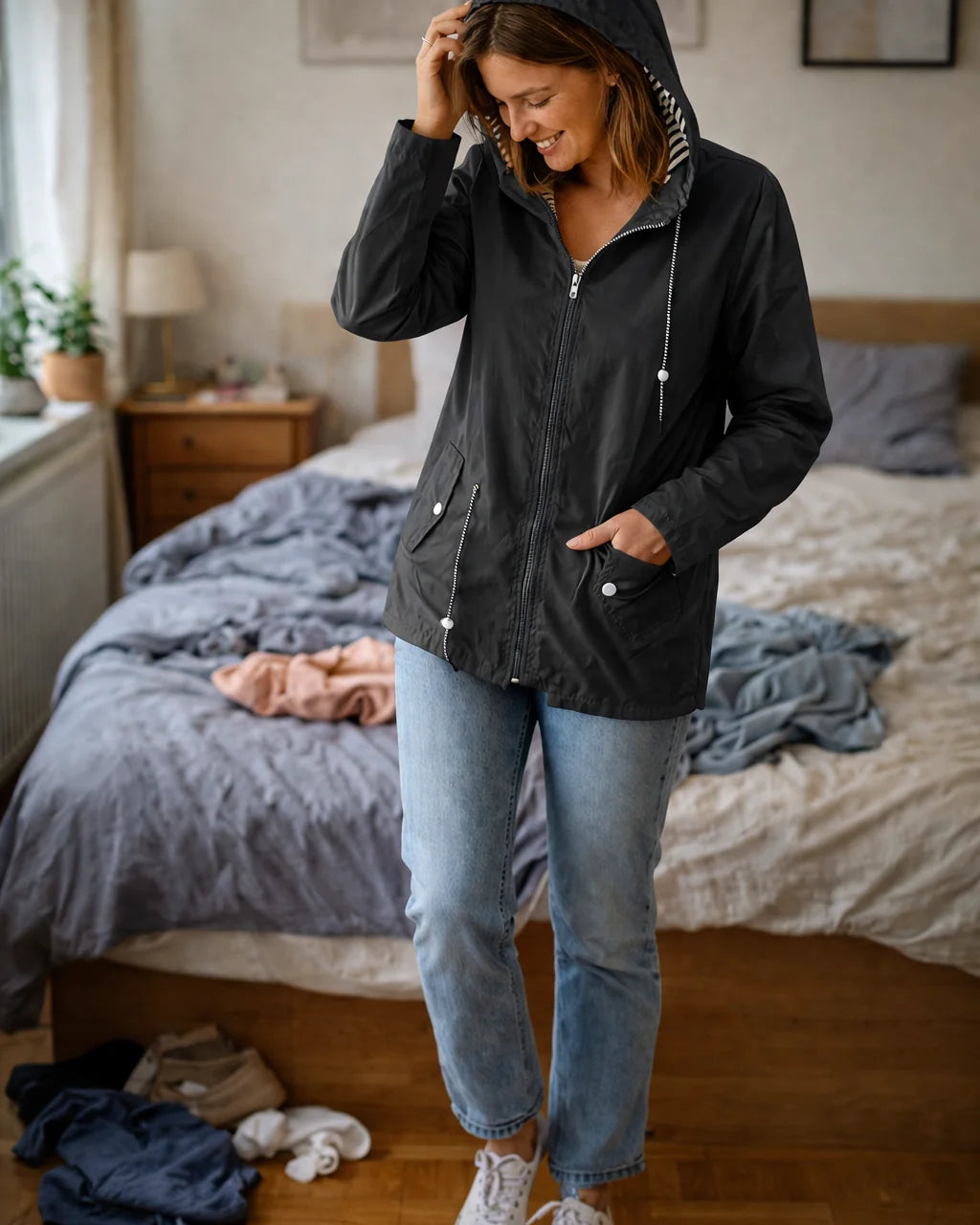 Chaqueta impermeable para mujer con capucha ajustable y cordón en la cintura