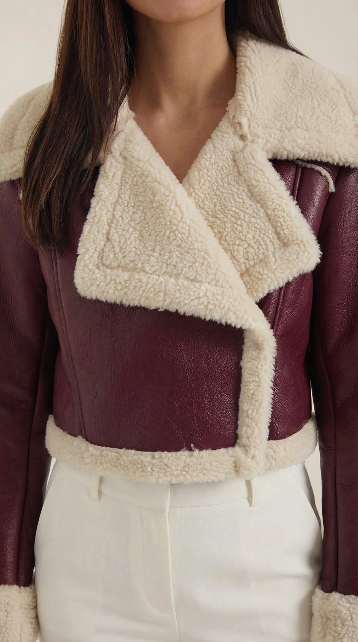 Chaqueta de mujer efecto piel con detalles de borreguito