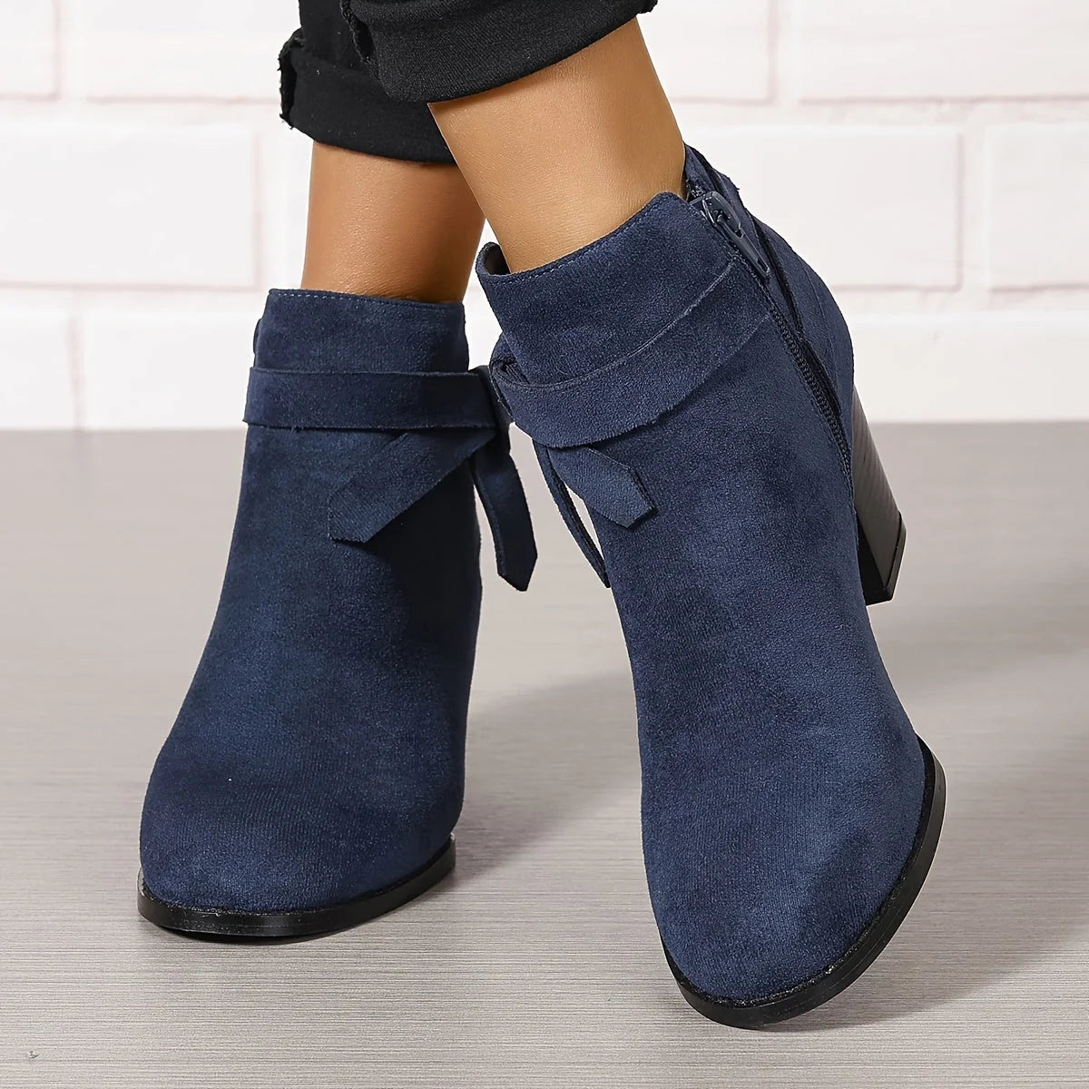 Botines de mujer de ante sintético con lazo trasero