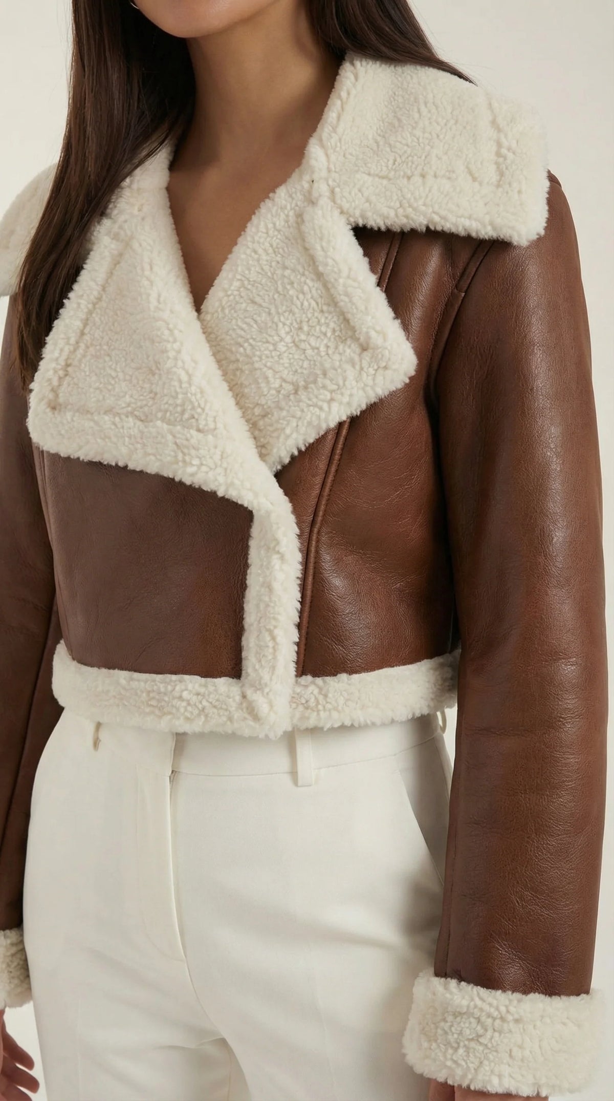Chaqueta de mujer efecto piel con detalles de borreguito