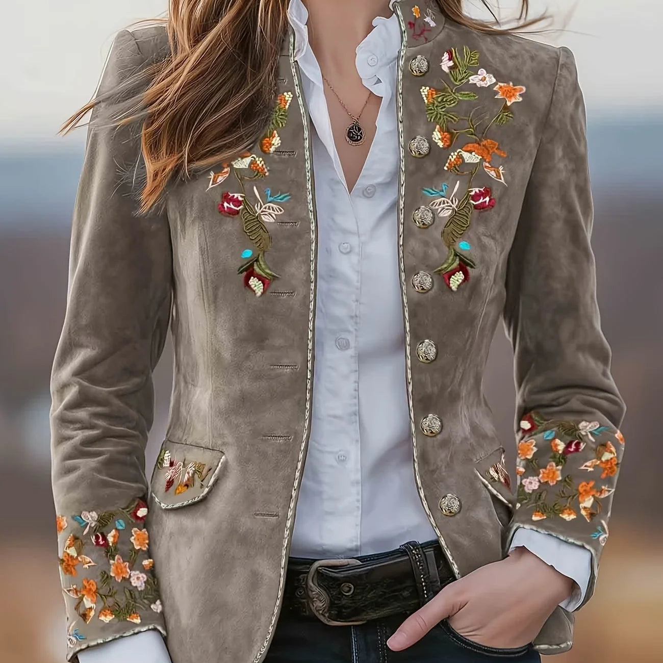 Chaqueta de mujer con cuello alto y bordado de flores