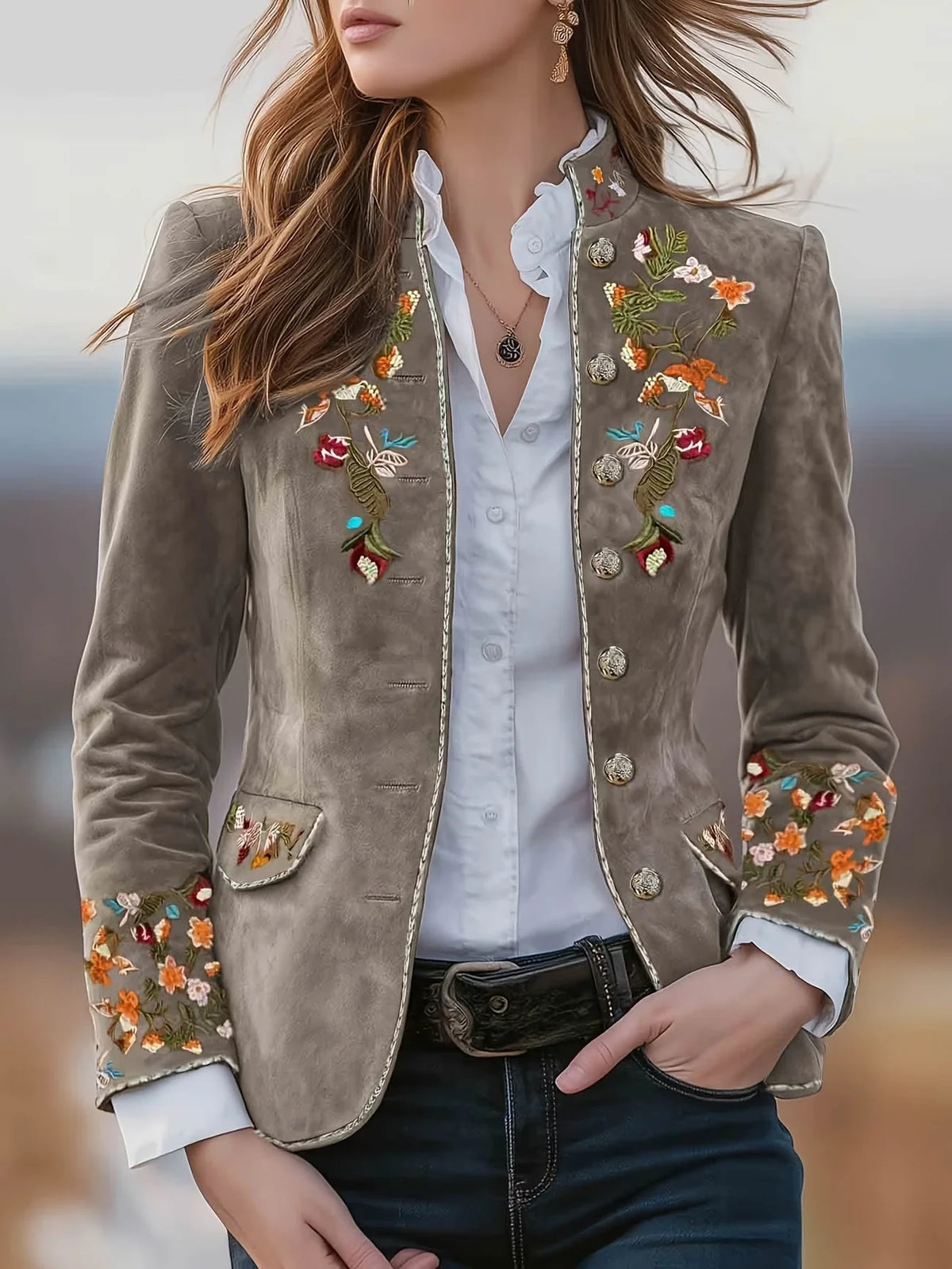 Chaqueta de mujer con cuello alto y bordado de flores