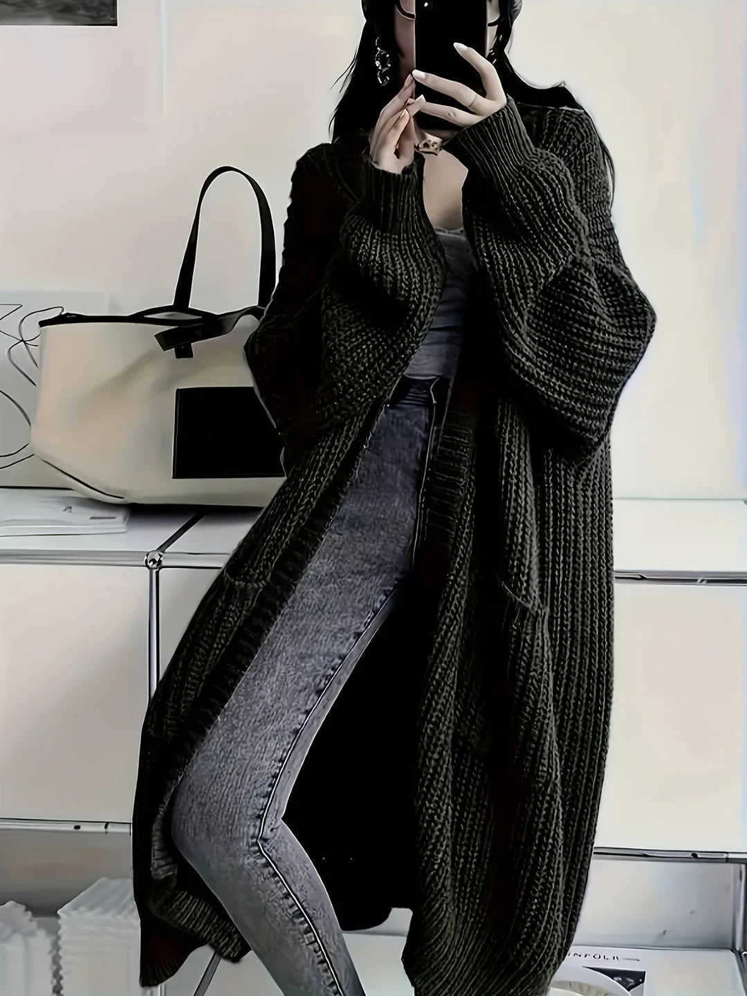 Chaqueta de mujer con bordado de flores y bajo con volantes