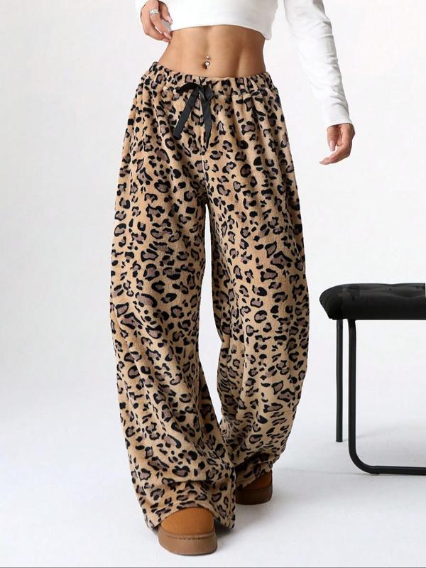 Pantalones de mujer con cuadros y corte recto entallado