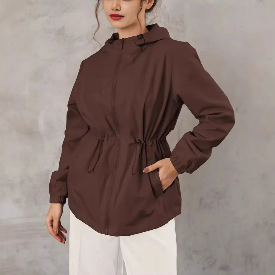 Chaqueta outdoor para mujer con capucha ajustable y bolsillos