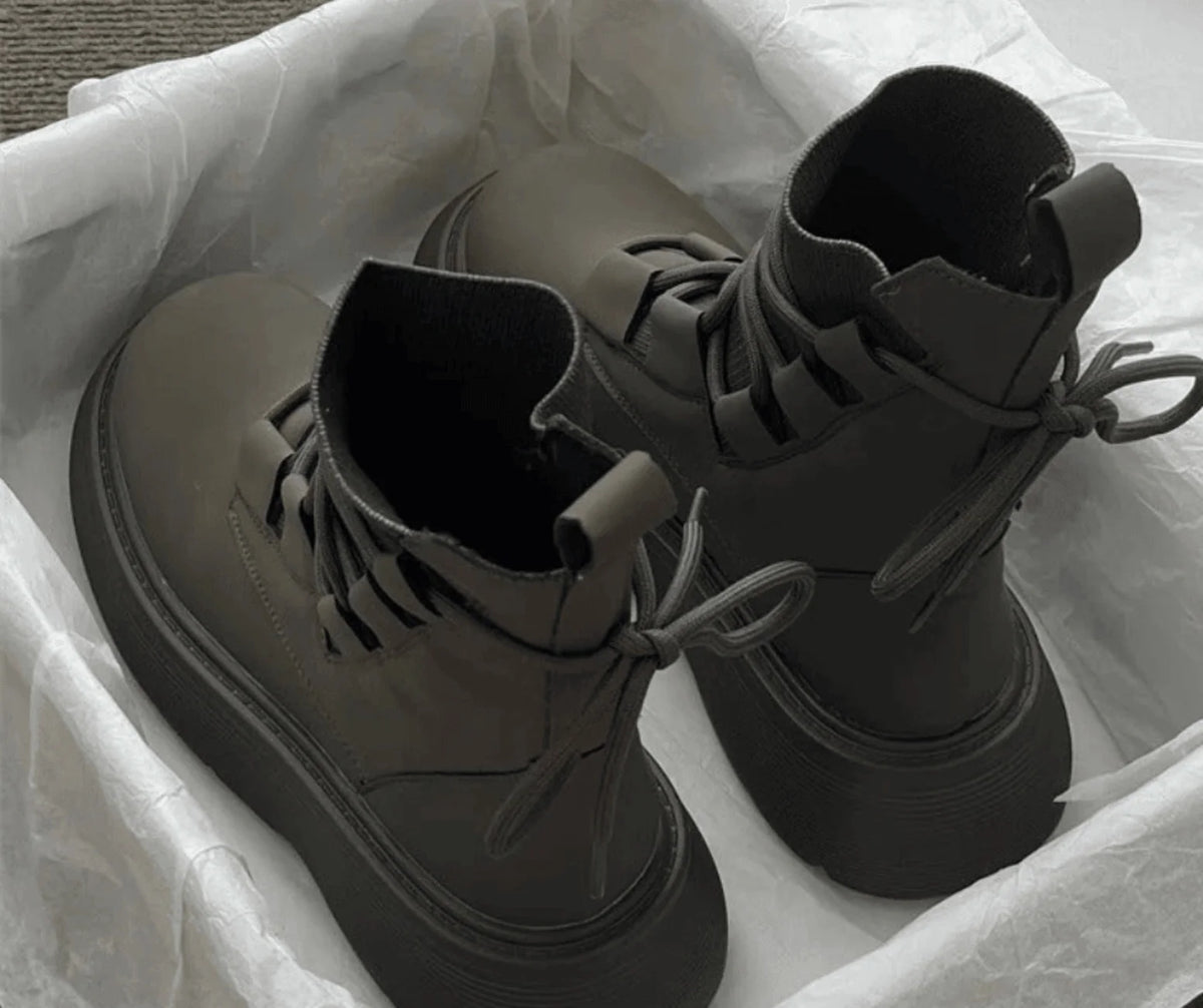 Botas de combate de cuero sintético para mujer con suela plataforma y hebillas