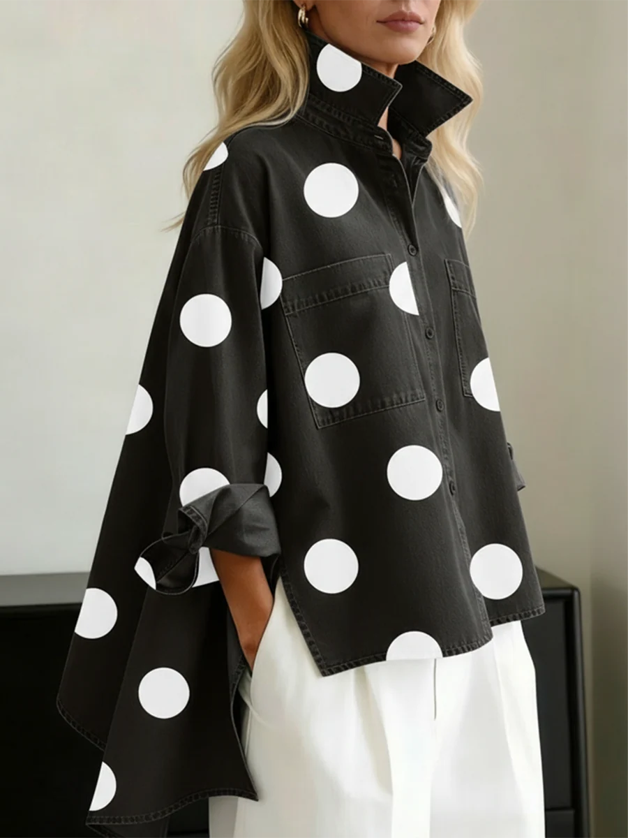 Blusa de mujer con cuello alto y bolsillos funcionales