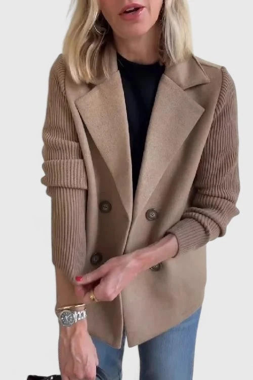 Blazer de mujer con doble botonadura y mangas de canalé