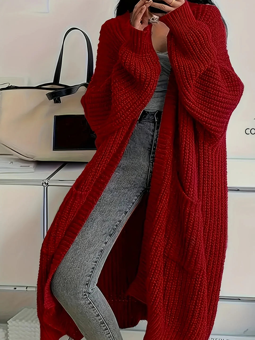 Chaqueta de mujer con bordado de flores y bajo con volantes