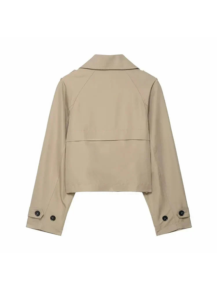Gabardina corta para mujer con doble botonadura